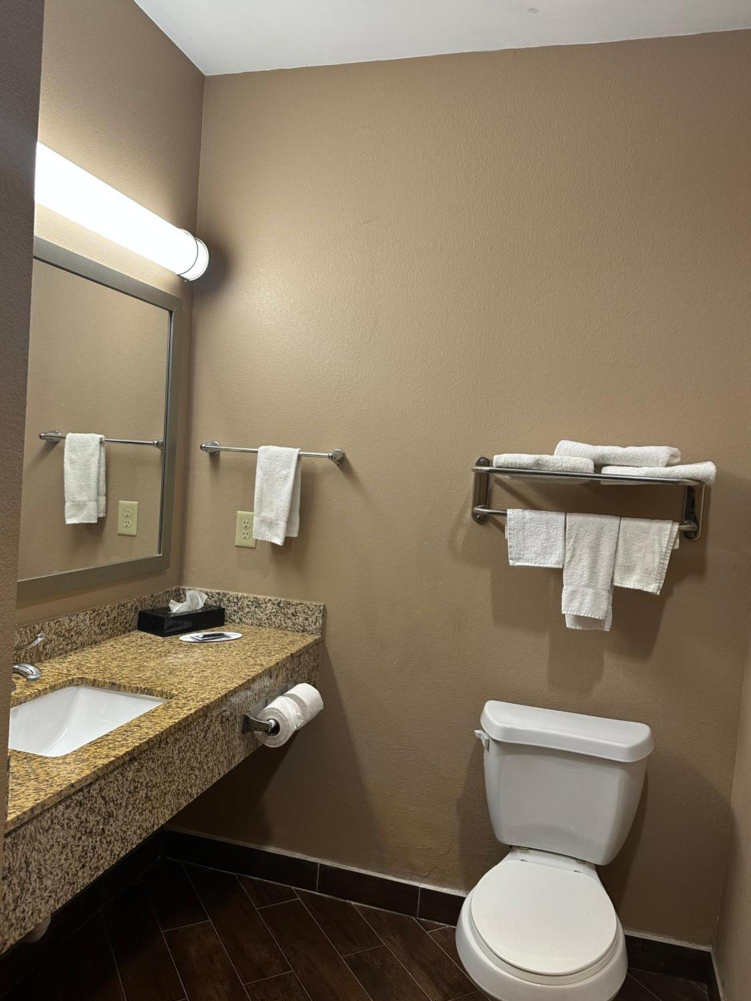 Executive Inn & Suites Floresville Exterior photo
